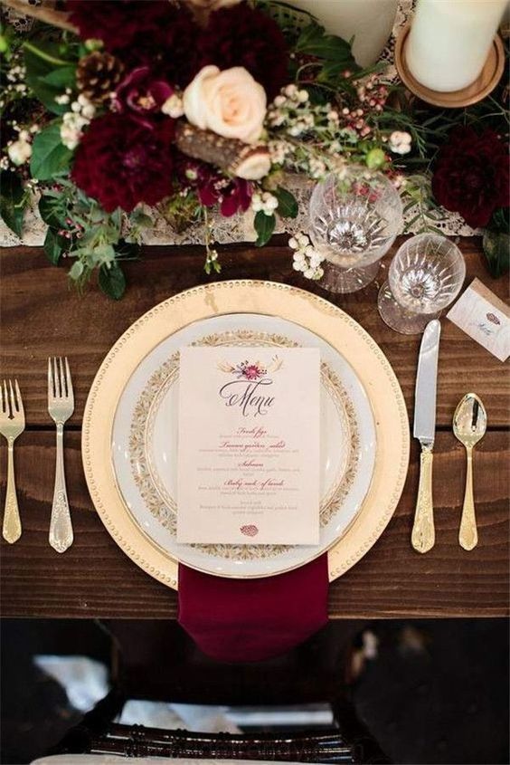 déco table mariage burgundy
