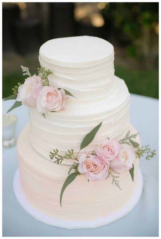 gateau de mariage blanc