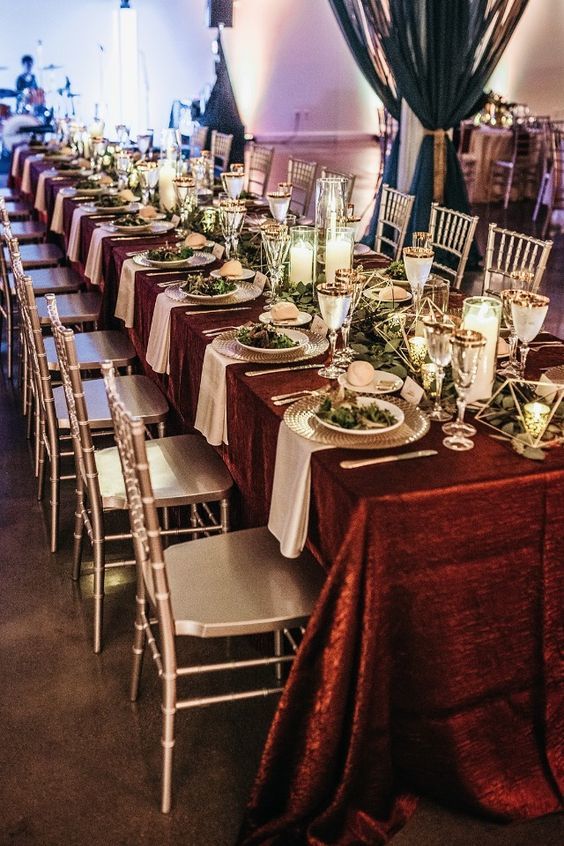 table burgundy 2