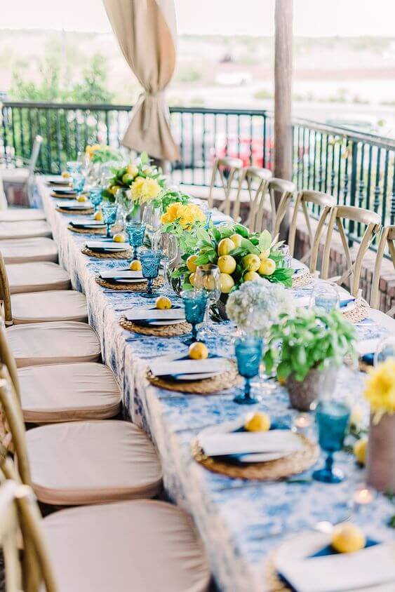 table de mariage jaune et bleu