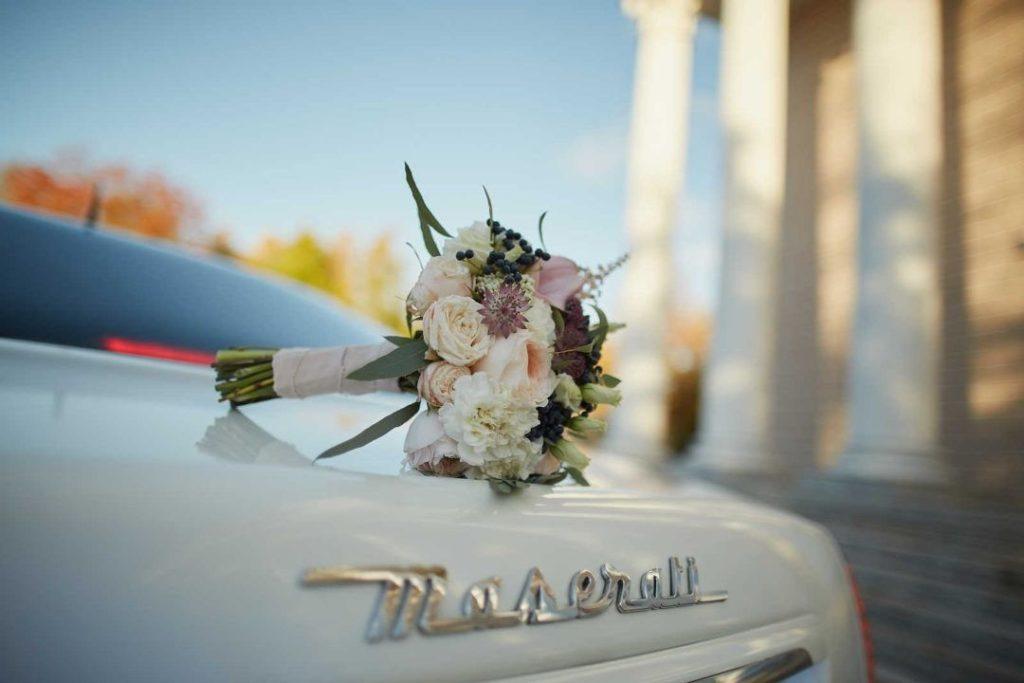 décoration florale voiture